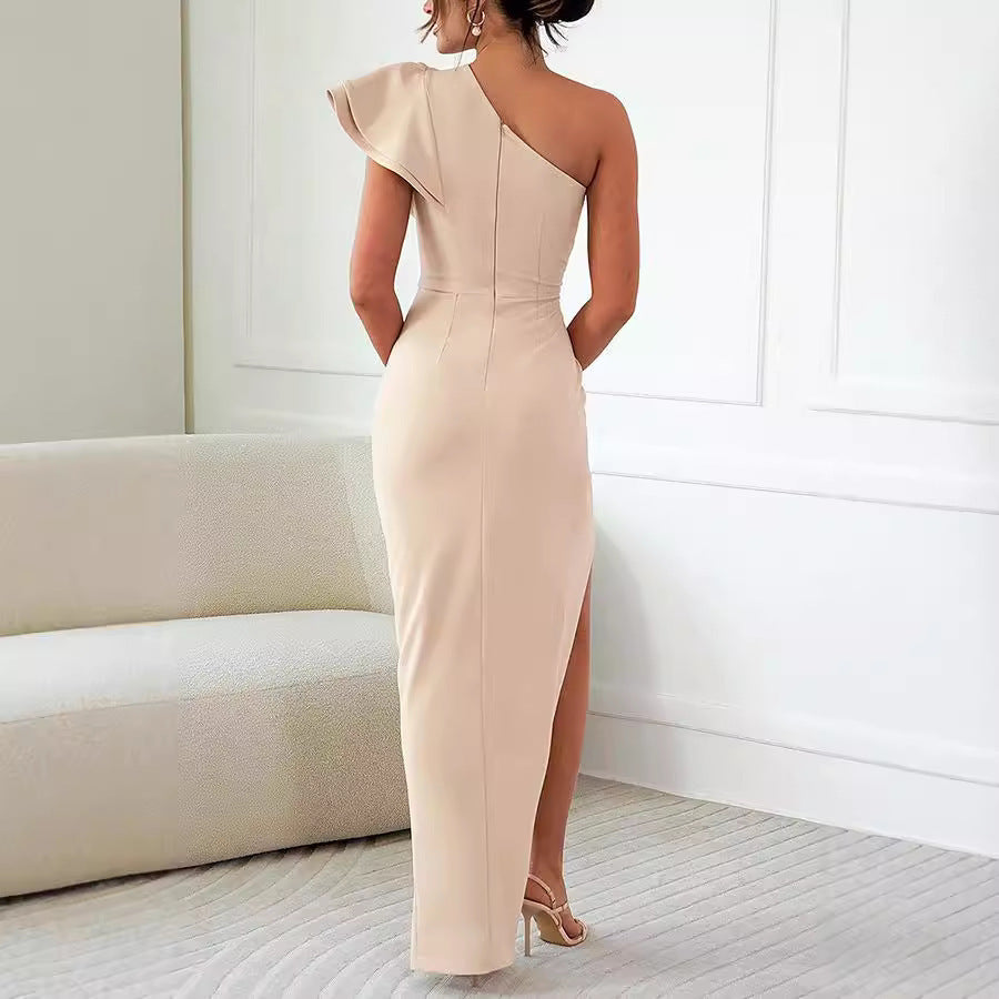 Elegantes asymmetrisches Kleid